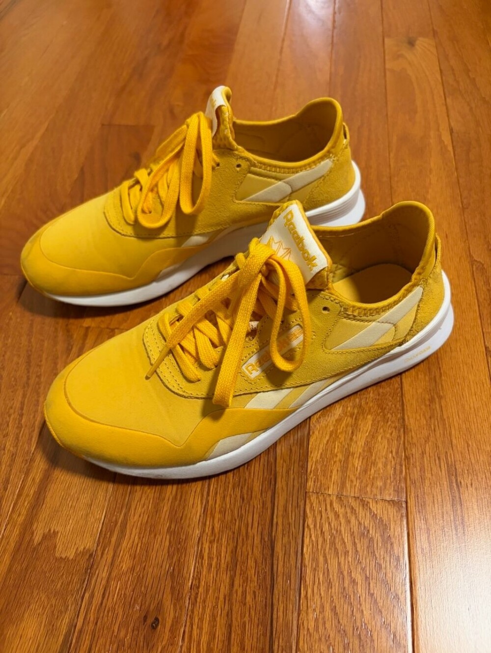 Reebok Womens SZ 8 CL Nylon SP Running Shoes Yellow CN3630 MSRP $84